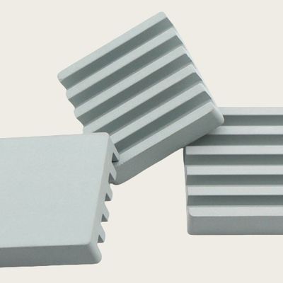 耐久性のあるセラミックヒートシンク 温度制御のための大きな表面面積